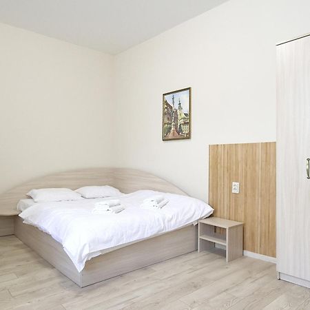 Buk Apartments On Doroshenka 25 Lviv Luaran gambar