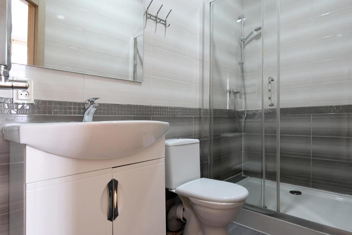 Buk Apartments On Doroshenka 25 Lviv Luaran gambar