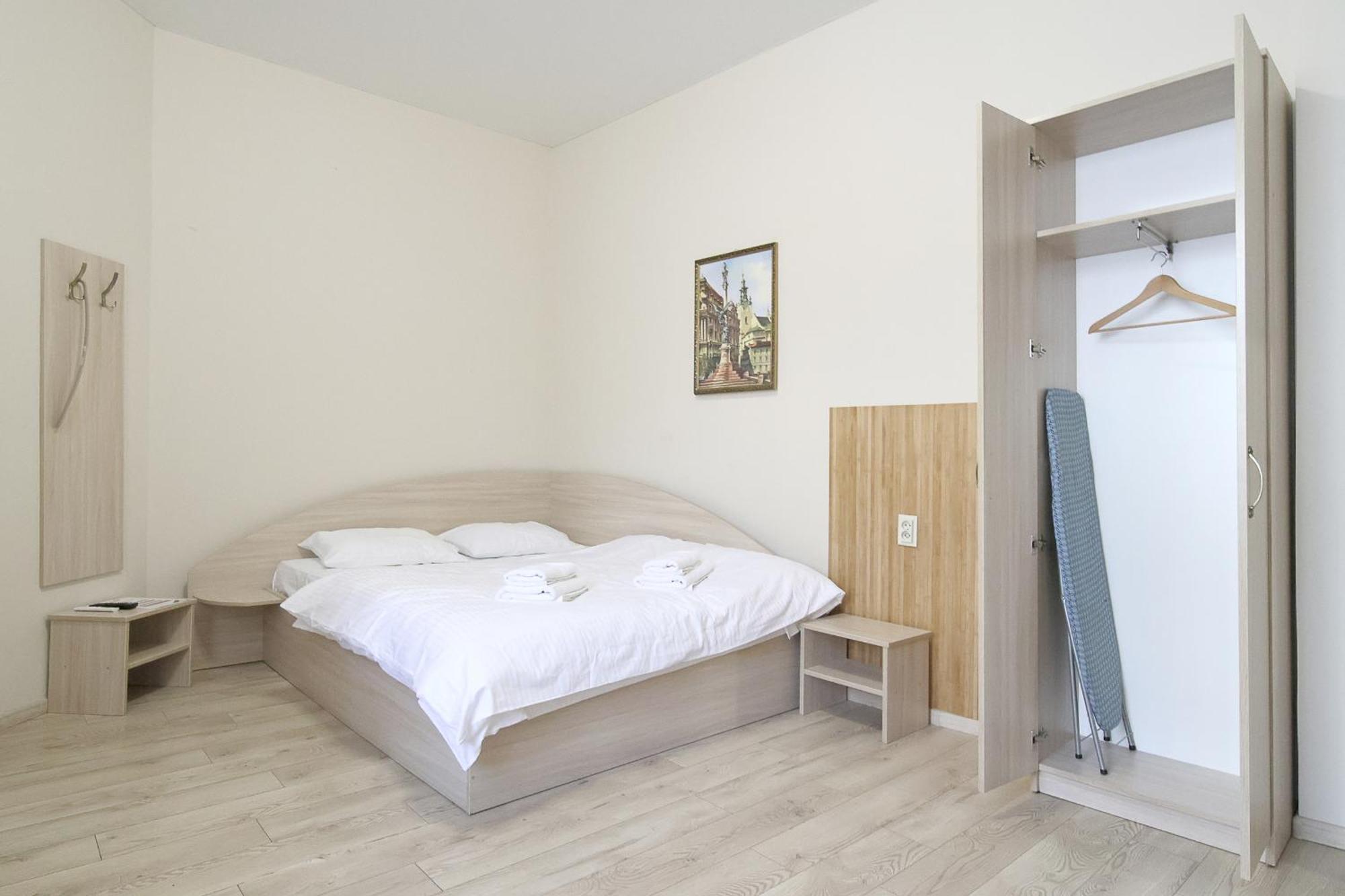 Buk Apartments On Doroshenka 25 Lviv Luaran gambar